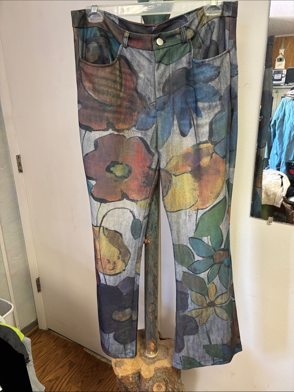 Women’s Floral Print Wide-Leg Jeans - Multicolor large
